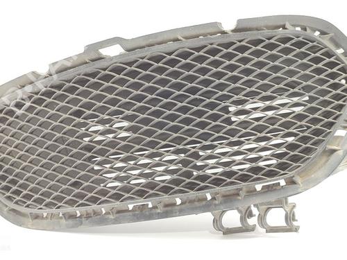 Used Grille MERCEDES-BENZ CLA Coupe (C117) CLA 200 CDI / d (117.308) (136 hp) 16510628