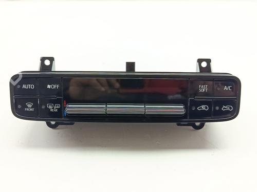 Commande Chauffage TOYOTA AURIS (_E18_) 1.3 Dual-VVTi (NRE180_, NRE180R) (99 hp) 33176086