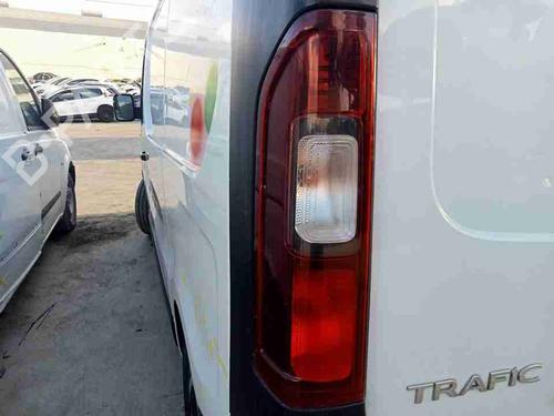 left-taillight-renault-trafic-iii-van-fg_-2014-38987473 main image