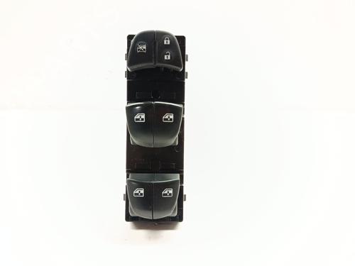 Used Left front window switch NISSAN QASHQAI II (J11, J11_) 1.5 dCi (116 hp) 33208628