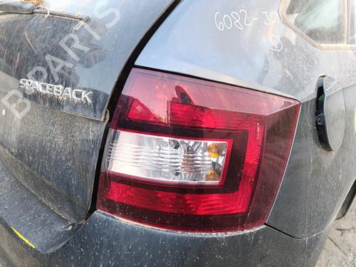 Feu arrière droit SKODA RAPID (NH3, NK3, NK6) 1.6 TDI (90 hp) 30504796