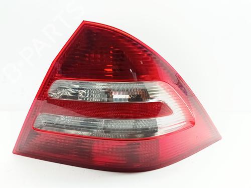 Used Right taillight Right taillight MERCEDES-BENZ C-CLASS (W203) C 220 CDI (203.006, 203.008) (143 hp) 34240290 34240290