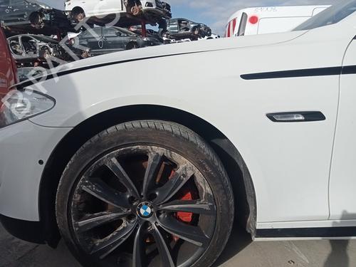 Forskærm venstre BMW 5 Touring (F11) 535 i (306 hp) 31127413