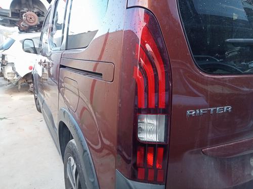 Feu arrière gauche PEUGEOT RIFTER 1.5 BlueHDi 130 (130 hp) 31880671