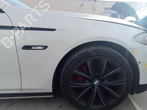 Guarda-lamas direito BMW 5 Touring (F11) 535 i (306 hp) 31127412
