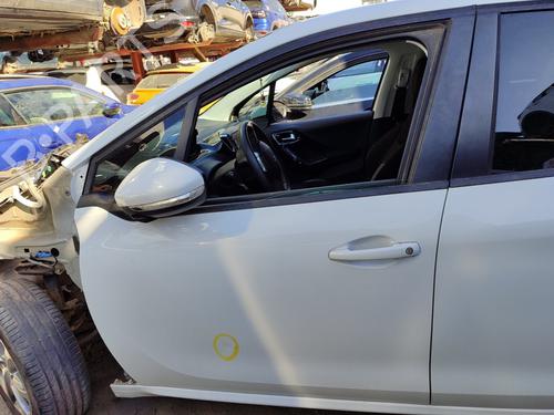 Used Left front door PEUGEOT 208 I (CA_, CC_) [2012-2021]  23393353