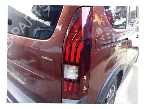 Feu arrière droit PEUGEOT RIFTER 1.5 BlueHDi 130 (130 hp) 31880670