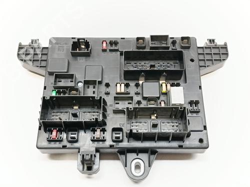 Used Fuse box OPEL ASTRA J (P10) [2009-2016]  32385092