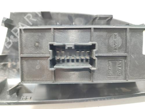 Right front window switch NISSAN JUKE (F15)  | BP17330764I26 