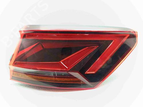 right-taillight-vw-touareg-cr7-rc8-2017-36362870 main image