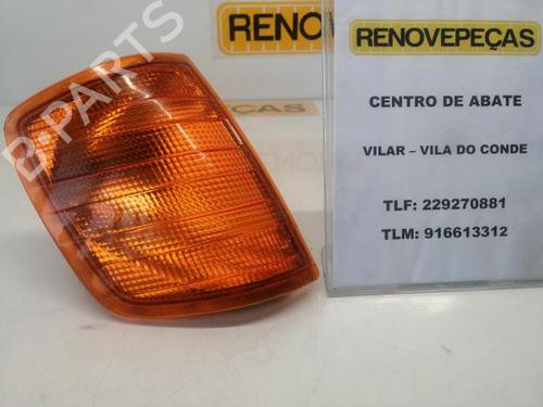 Blinker vorne rechts für MERCEDES-BENZ 124 Saloon (W124) [1984-1993]  30442636