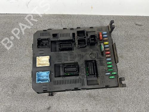 Boîte à Fusibles PEUGEOT 407 (6D_) 1.6 HDi 110 (6D9HZC, 6D9HYC) (109 hp) 28358409