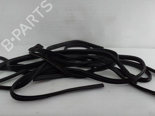 Used Rubber door seal FORD FOCUS III 1.6 TDCi (115 hp) 30136052