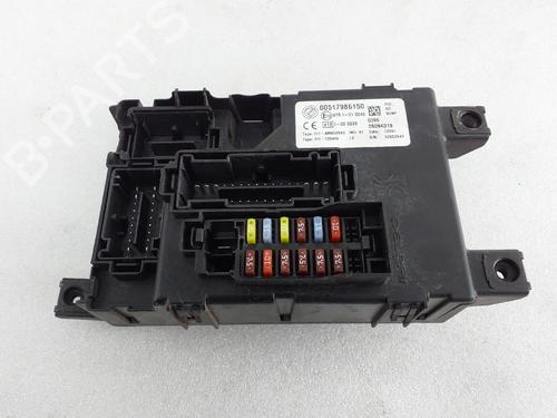 Boîte à Fusibles FIAT GRANDE PUNTO (199_) 1.3 D Multijet (75 hp) 30302557