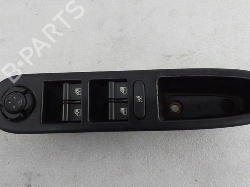 Used Left front window switch ALFA ROMEO 159 Sportwagon (939_) 2.4 JTDM (939.BXM1B) (210 hp) 30326601