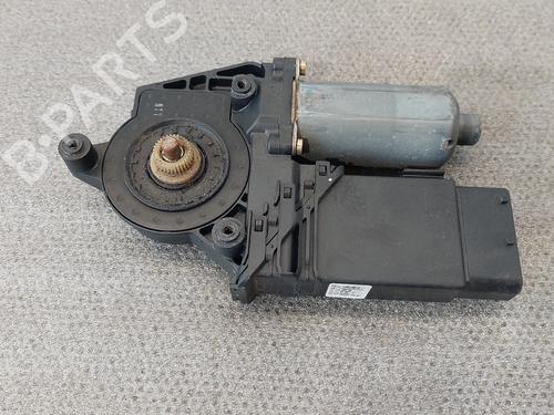 Portierruitmotor linksvoor VW PASSAT B5 Variant (3B5) 1.9 TDI (115 hp) 31127709