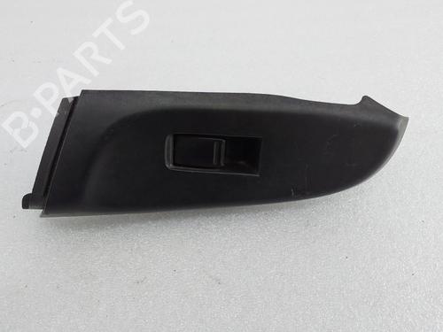 Comutador vidro trás esquerdo NISSAN ALMERA II (N16) 1.5 (90 hp) 31127715