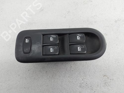Used Left front window switch RENAULT CLIO III (BR0/1, CR0/1) 1.2 16V Hi-Flex (BR1U, CR1U) (75 hp) 31331623