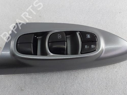Used Left front window switch NISSAN JUKE (F15) 1.5 dCi (110 hp) 31851634