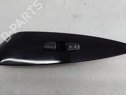 Højre fortil elrude kontakt NISSAN LEAF (ZE1) Electric (150 hp) 31905647