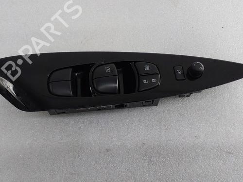 Used Left front window switch NISSAN LEAF (ZE1) Electric (150 hp) 31991321