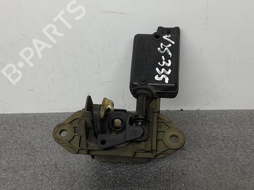 tailgate-handle-renault-megane-i-ba01_-1995-1996-1997-1998-1999-2000-2001-2002-2003-2004-32170568 main image