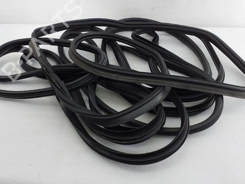 Used Rubber door seal FIAT TIPO Saloon (356_, 357_) 1.3 D (356SXB1A, 356SXH1A, 356SXD1A) (95 hp) 32493390