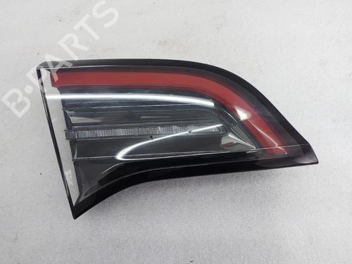 Venstre baglygte bagklap TESLA MODEL Y (5YJY) Long Range All-wheel Drive (514 hp) 32506537