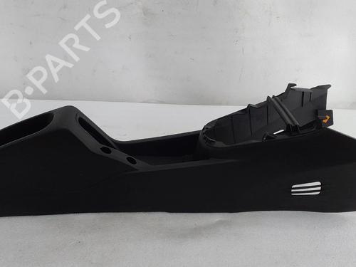 Used Armrest / Center console Armrest / Center console CITROËN C3 II (SC_) 1.2 VTi 82 (82 hp) 33236800 33236800