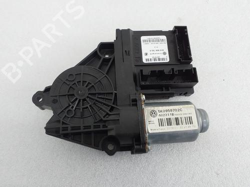 Used Right front window motor Right front window motor VW GOLF VII (5G1, BQ1, BE1, BE2) 2.0 TDI (150 hp) 33323012 33323012