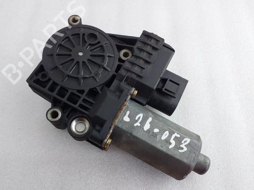 Motore alzacristalli anteriore sinistro Motore alzacristalli anteriore sinistro AUDI A4 B5 Avant (8D5) 1.9 TDI (110 hp) 35981002 35981002