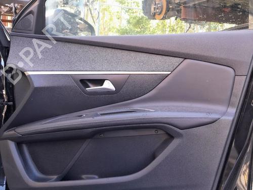 Høyre frontpanel Høyre frontpanel PEUGEOT 3008 II SUV (MC_, MR_, MJ_, M4_) 1.2 THP/ PureTech 130 (MRHNSM, MRHNSU, MRHNSJ, MRHNYW,... (131 hp) 37031871 37031871