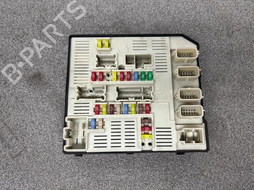 Used Fuse box Fuse box 37539018 37539018