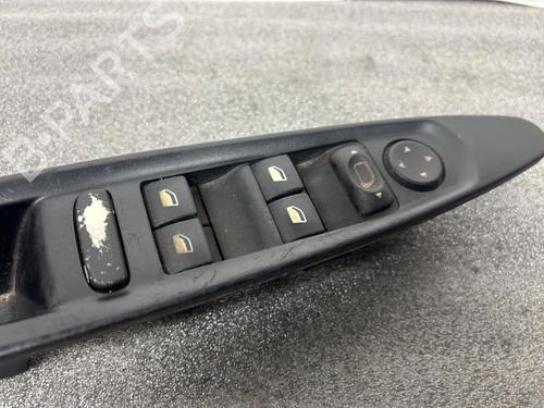 Left front window switch CITROËN C4 I (LC_) 1.4 16V | BP38488190I27 - Image 2