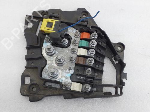 Used Fuse box Fuse box 38871575 38871575
