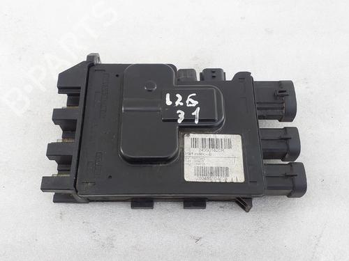 Used Fuse box Fuse box 39265017 39265017