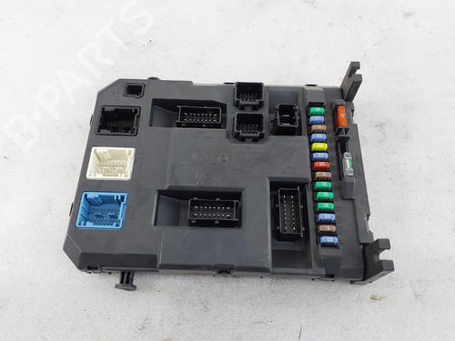 Used Fuse box Fuse box 39405536 39405536