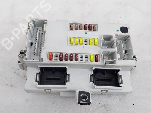 Used Fuse box Fuse box 39566546 39566546