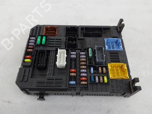 Used Fuse box Fuse box 39570100 39570100