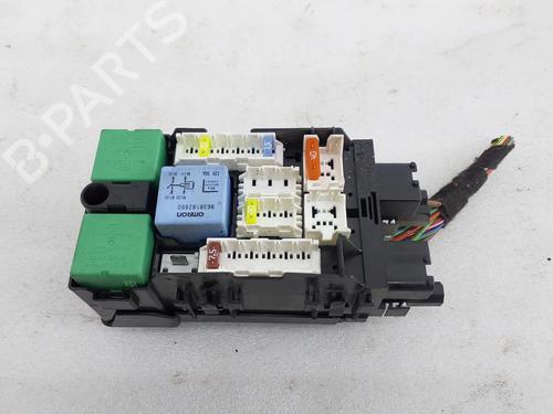 Used Fuse box Fuse box 39593607 39593607