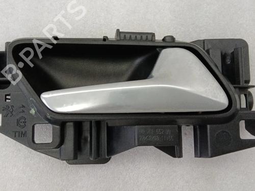 Used Front right interior door handle Front right interior door handle PEUGEOT 3008 II SUV (MC_, MR_, MJ_, M4_) 1.2 THP/ PureTech 130 (MRHNSM, MRHNSU, MRHNSJ, MRHNYW,... (131 hp) 39696356 39696356