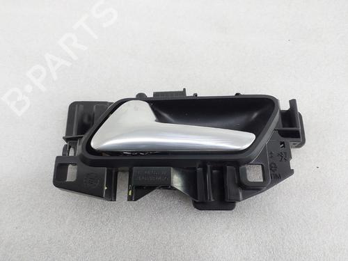 Venstre fortil invendig håndtag Venstre fortil invendig håndtag PEUGEOT 3008 II SUV (MC_, MR_, MJ_, M4_) 1.2 THP/ PureTech 130 (MRHNSM, MRHNSU, MRHNSJ, MRHNYW,... (131 hp) 39715214 39715214
