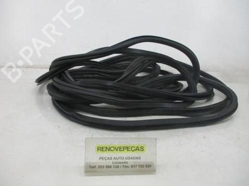 Used Rubber door seal VW POLO VI (AW1, BZ1, AE1) 1.0 (75 hp) 16607261