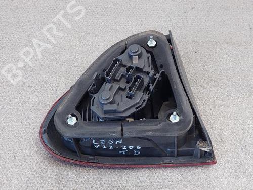 Right taillight SEAT LEON (1M1) 1.4 16V | BP24596872C35