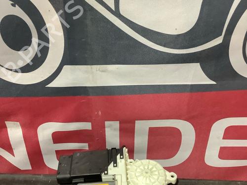 Used Right front window motor Right front window motor VW GOLF IV (1J1) 1.0 (58 hp) 39917846 39917846