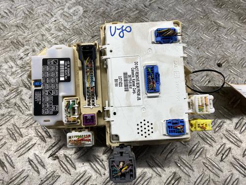 Used Fuse box OPEL AGILA (B) (H08) 1.2 (F68) (86 hp) 23527471