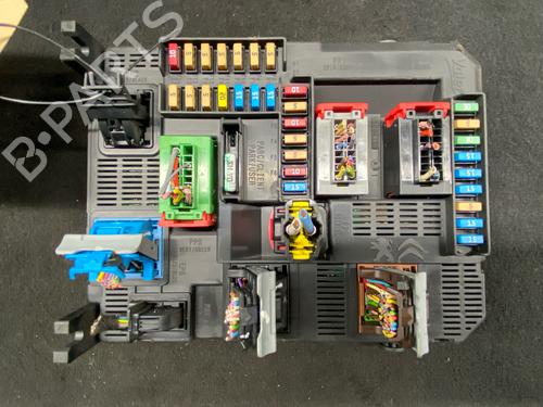 Used Fuse box Fuse box PEUGEOT 2008 I (CU_) 1.2 THP 110 / PureTech 110 (110 hp) 33690534 33690534