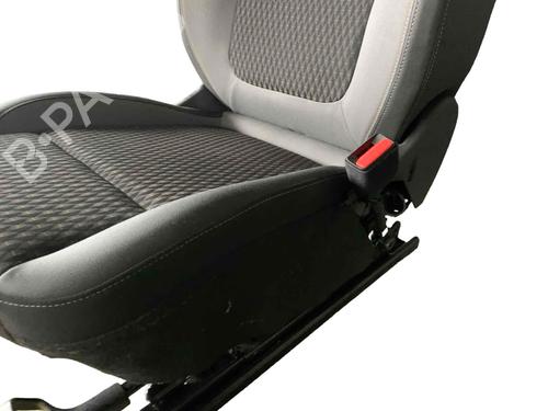 Used Right front seat OPEL CROSSLAND X / CROSSLAND (P17, P2QO) 1.2 (75) (131 hp) 31949323