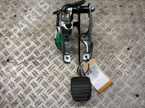 Used Break pedal RENAULT TRAFIC II Van (FL) 2.0 dCi 115 (FL01, FL0U) (114 hp) 26719069
