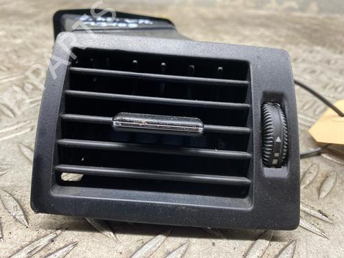 Used Air vent MERCEDES-BENZ A-CLASS (W169) A 150 (169.031, 169.331) (95 hp) 28583916